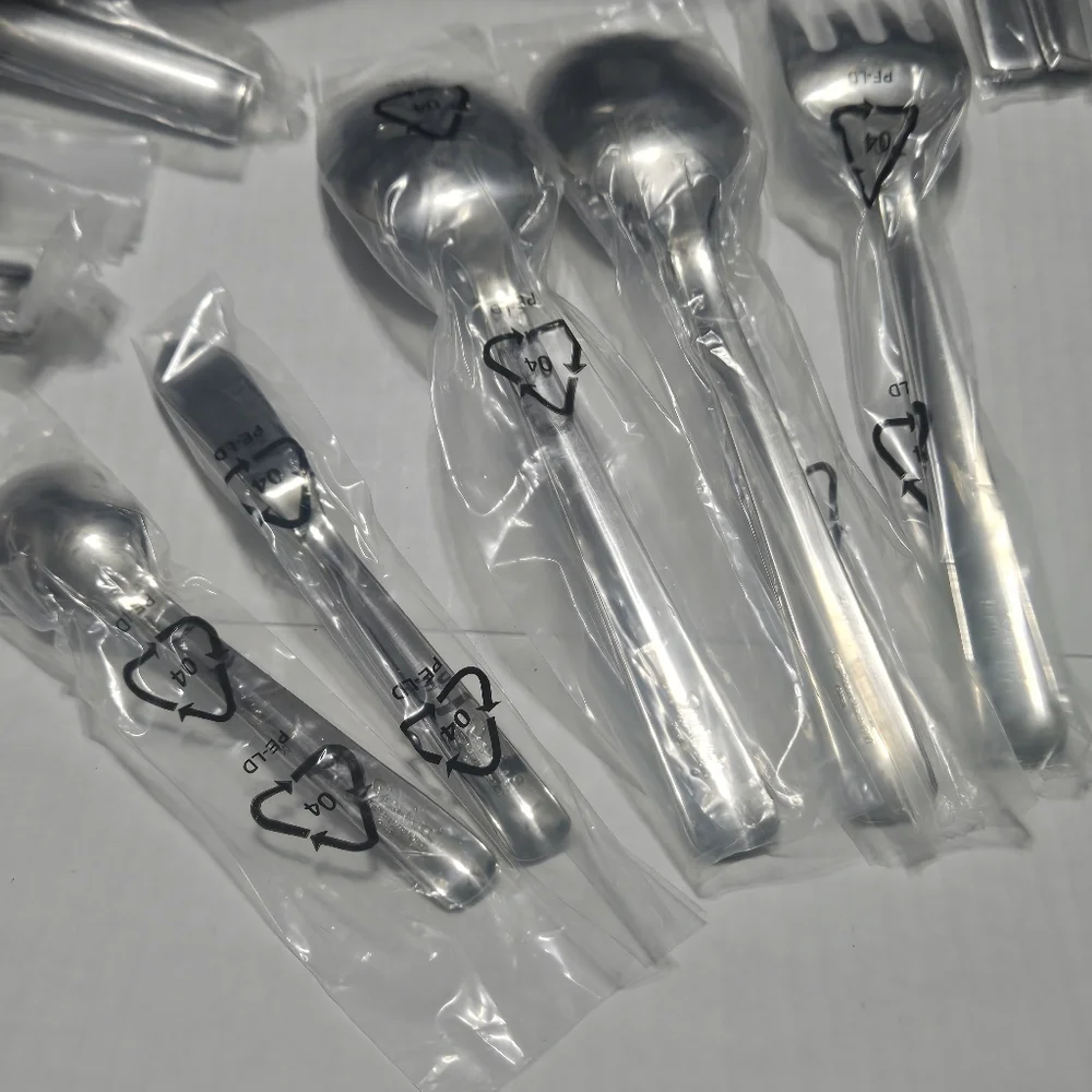 Robert Welch 25 Piece Flatware Silverware Service for 4 and Serving Pieces NEW
